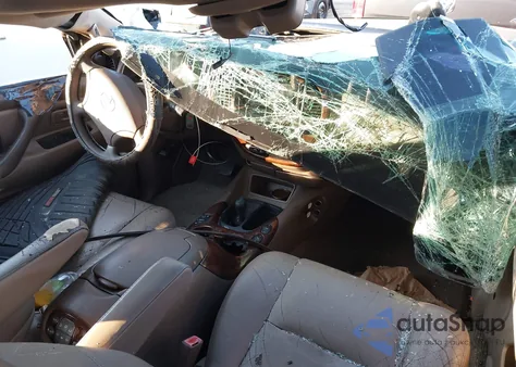 2003 Toyota Sequoia Limited V8 z USA, uszkodzony, nr VIN 5TDBT48A63S143332